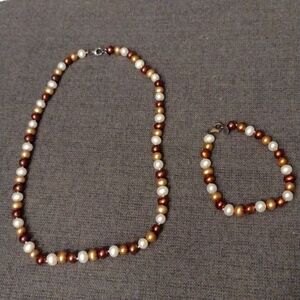 Women's bead necklace and bracelet